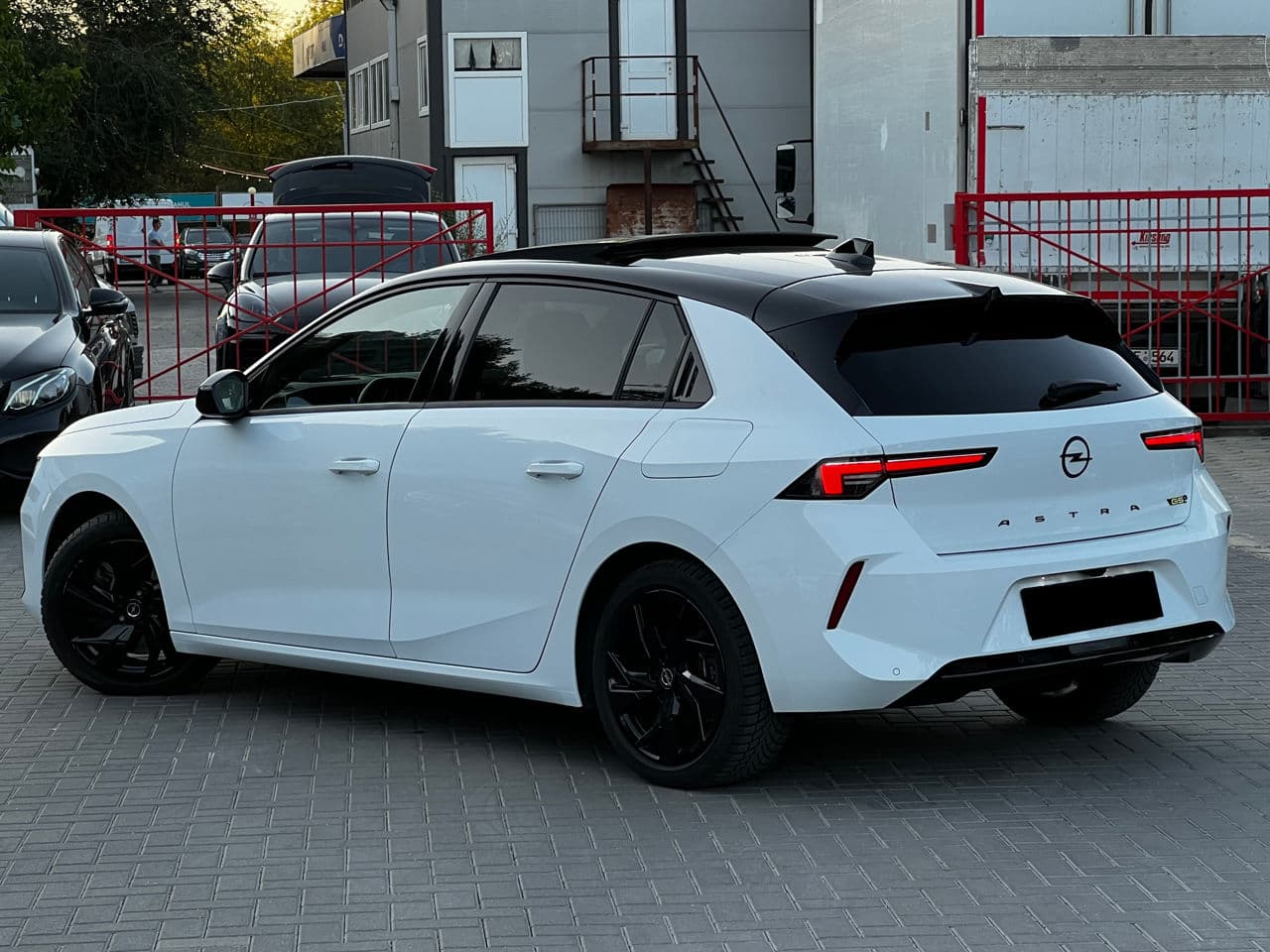 Opel Astra 2022 — Миниатюра 2