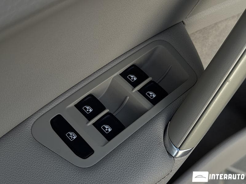Volkswagen e-Golf 2016 — Миниатюра 18