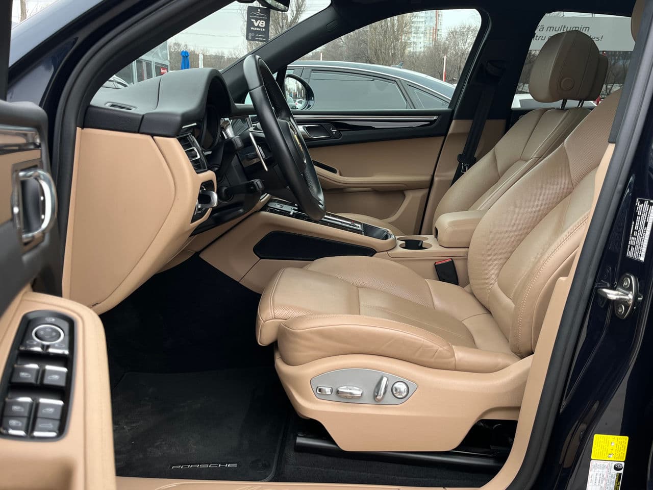 Porsche Macan 2022 — Миниатюра 7