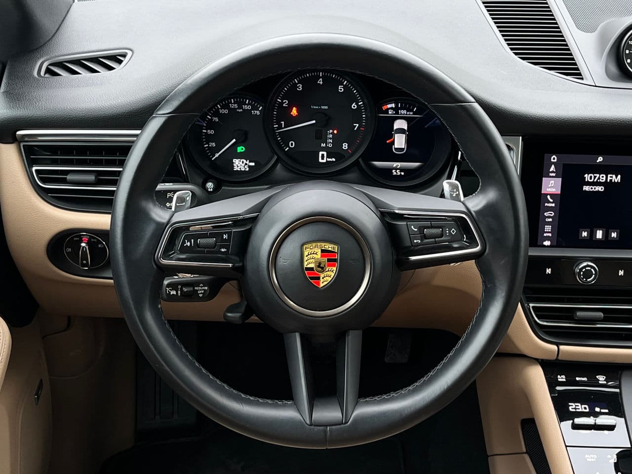 Porsche Macan 2022 — Миниатюра 12
