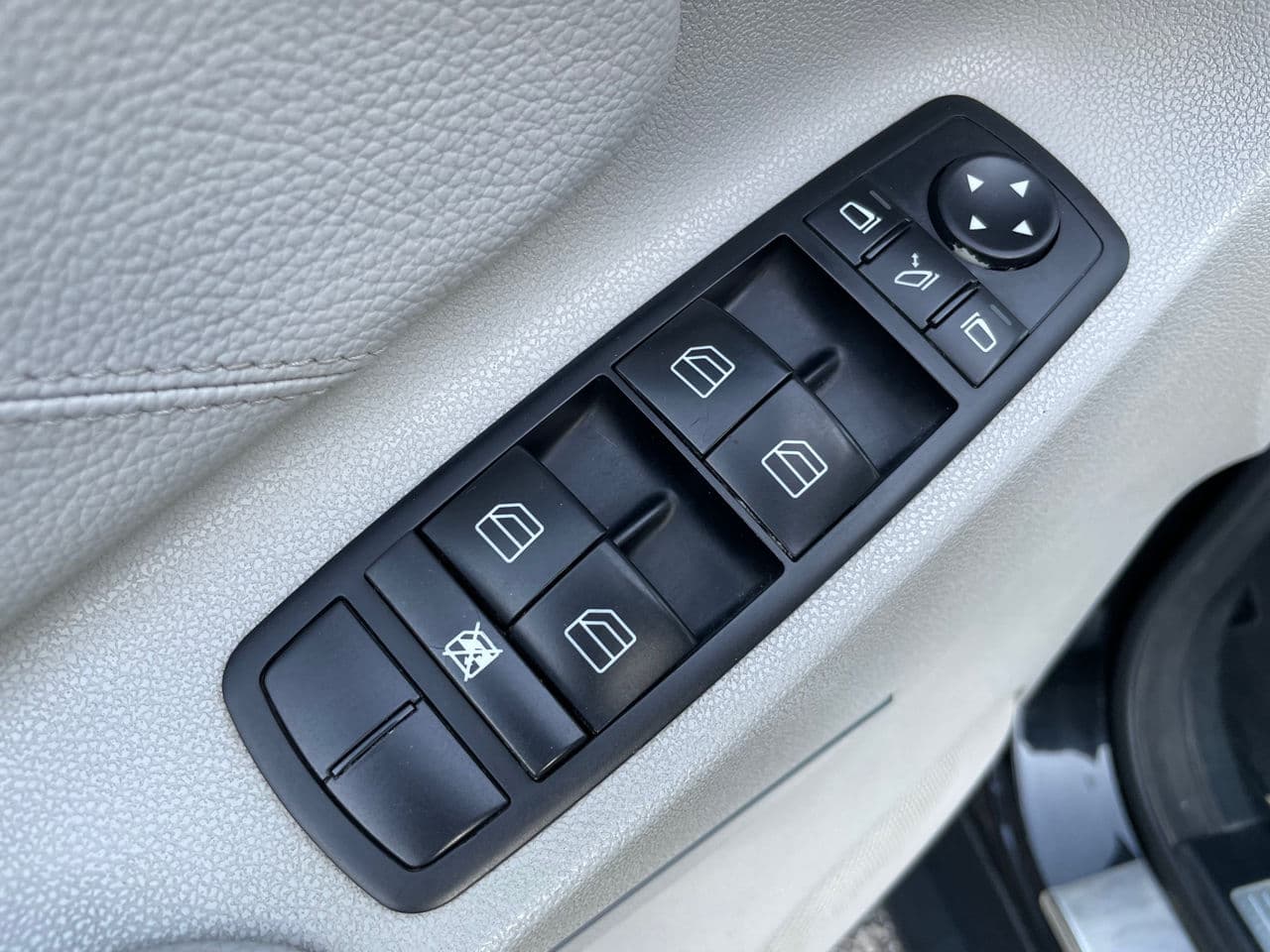 Mercedes ML 320 2009 — Миниатюра 6