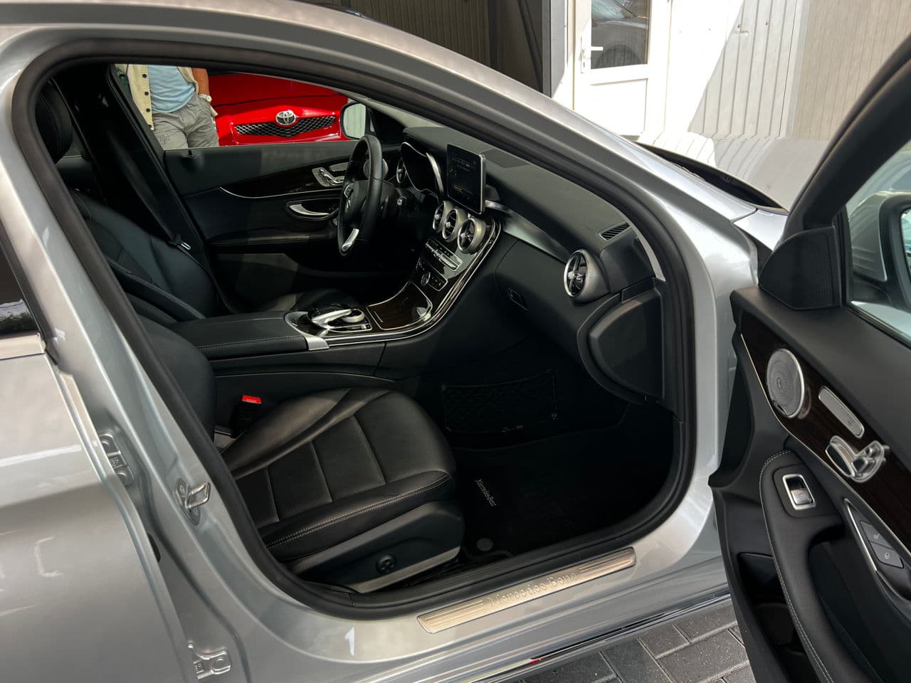 Mercedes C 300 2018 — Миниатюра 5