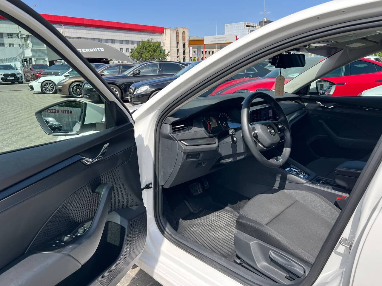 Skoda Octavia 2023 — Миниатюра 5