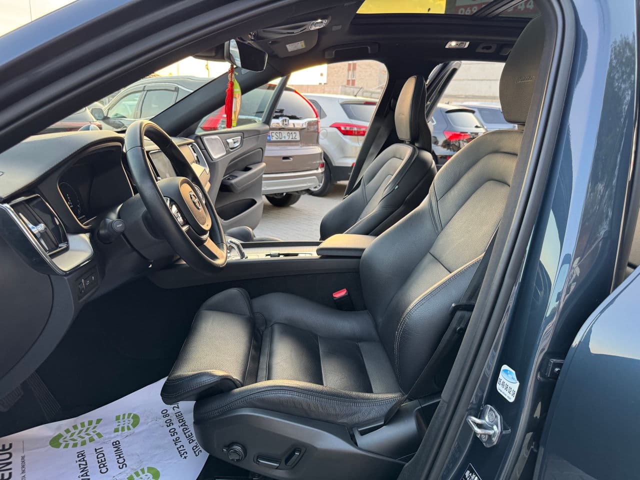 Volvo XC 60 2019 — Миниатюра 5
