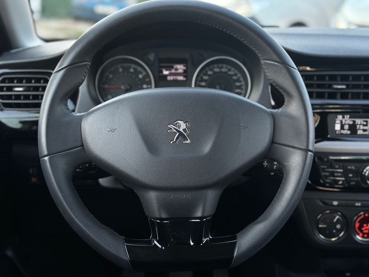 Peugeot 301 2022 — Миниатюра 8