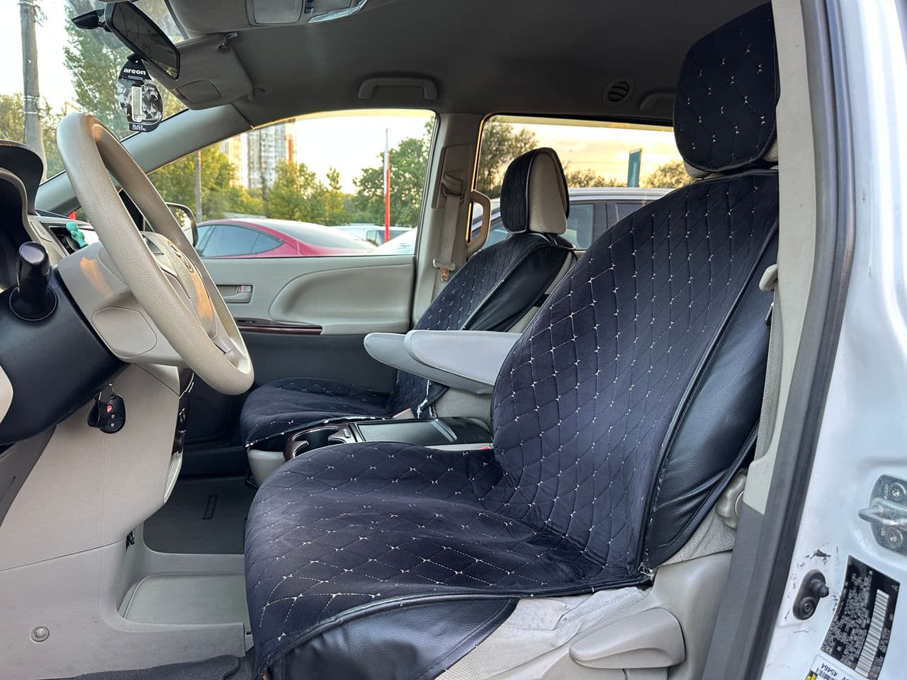 Toyota Sienna 2011 — Миниатюра 5