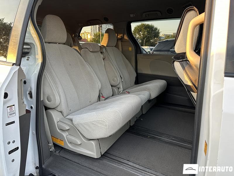 Toyota Sienna 2011 — Миниатюра 13
