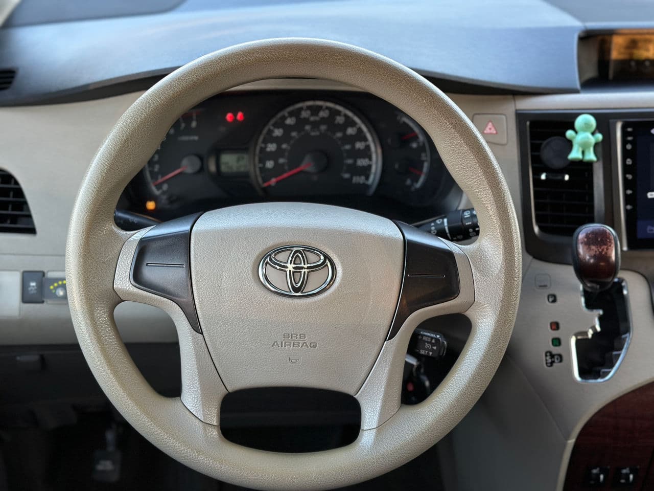 Toyota Sienna 2011 — Миниатюра 9