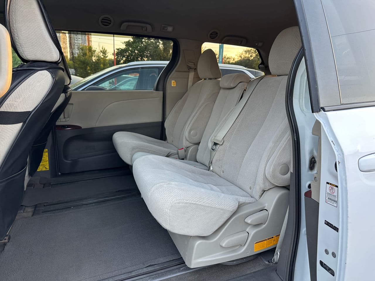 Toyota Sienna 2011 — Миниатюра 16