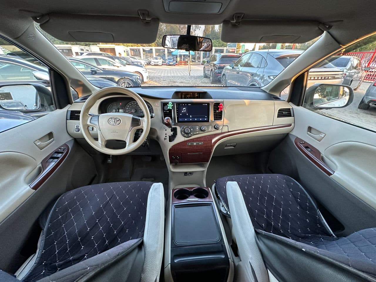 Toyota Sienna 2011 — Миниатюра 7