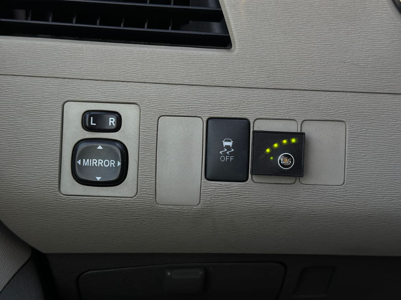 Toyota Sienna 2011 — Миниатюра 8