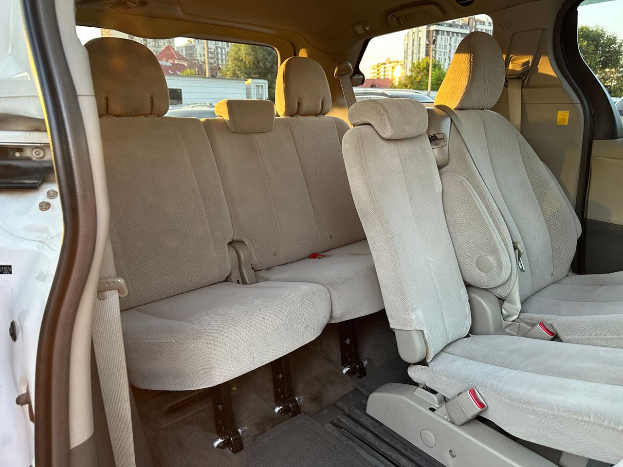 Toyota Sienna 2011 — Миниатюра 15
