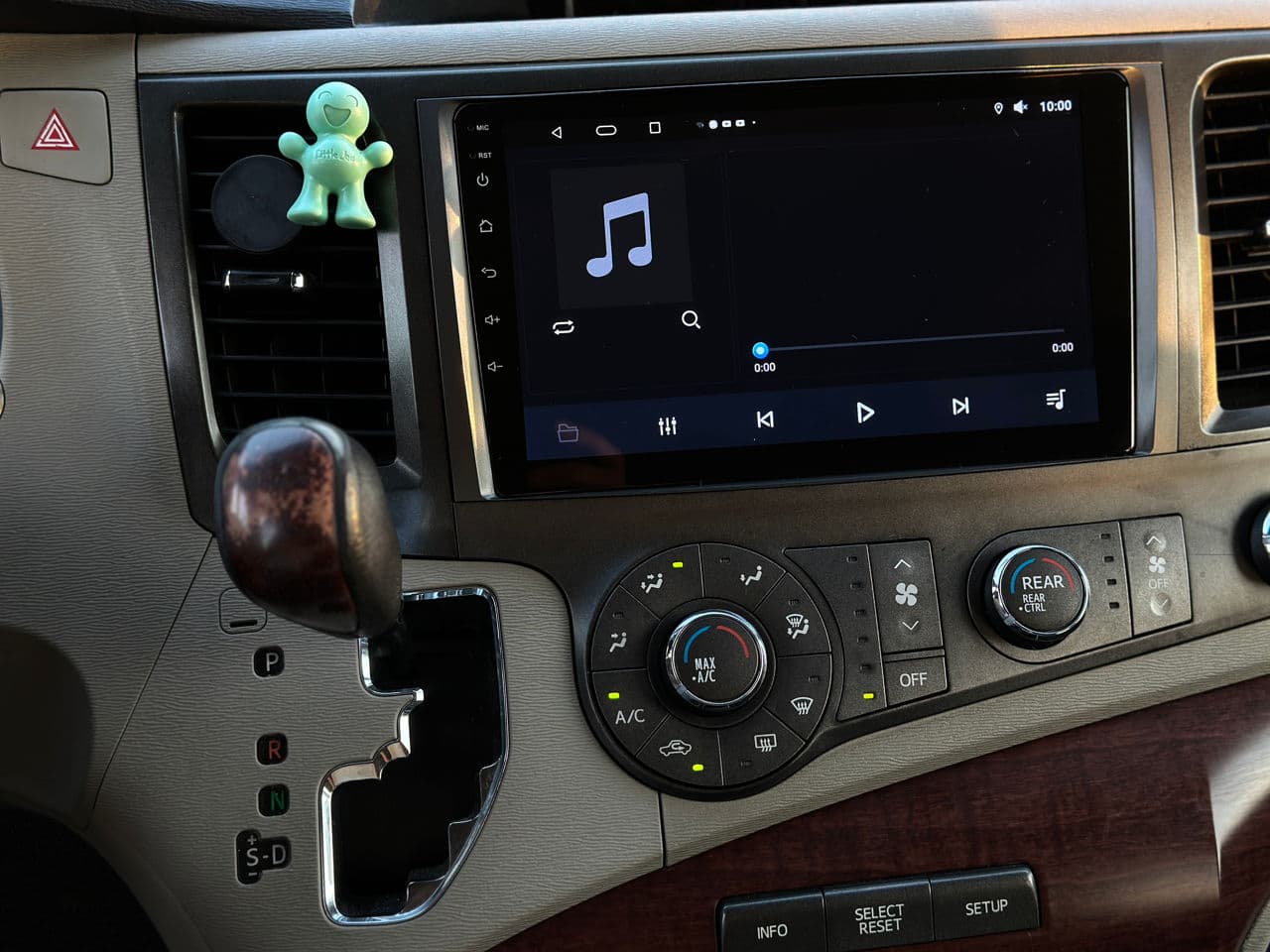 Toyota Sienna 2011 — Миниатюра 11