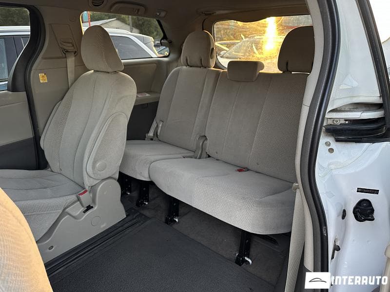 Toyota Sienna 2011 — Миниатюра 17