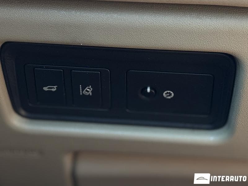 Land Rover Discovery Sport 2015 — Миниатюра 9