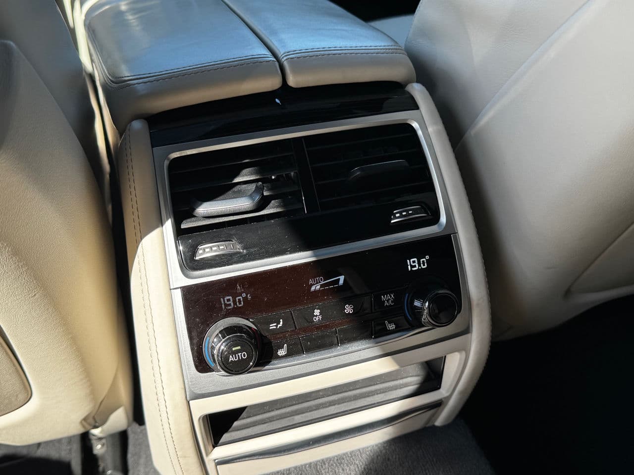 BMW 740 2019 — Миниатюра 17