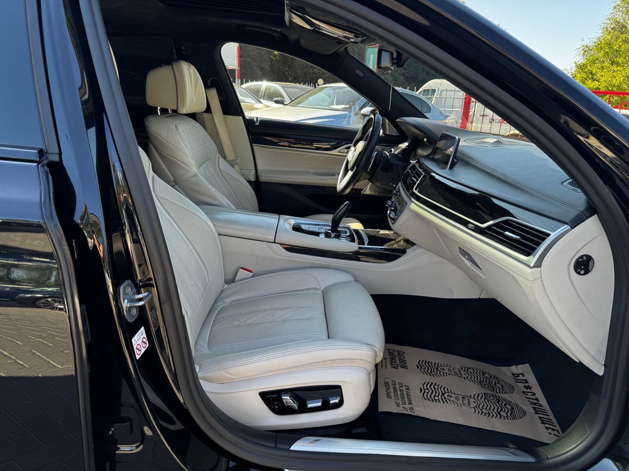 BMW 740 2019 — Миниатюра 6