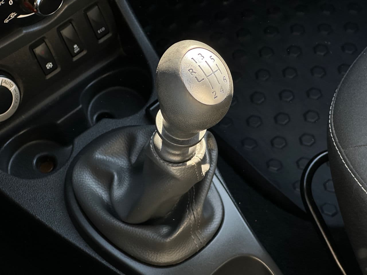 Dacia Duster 2015 — Миниатюра 11