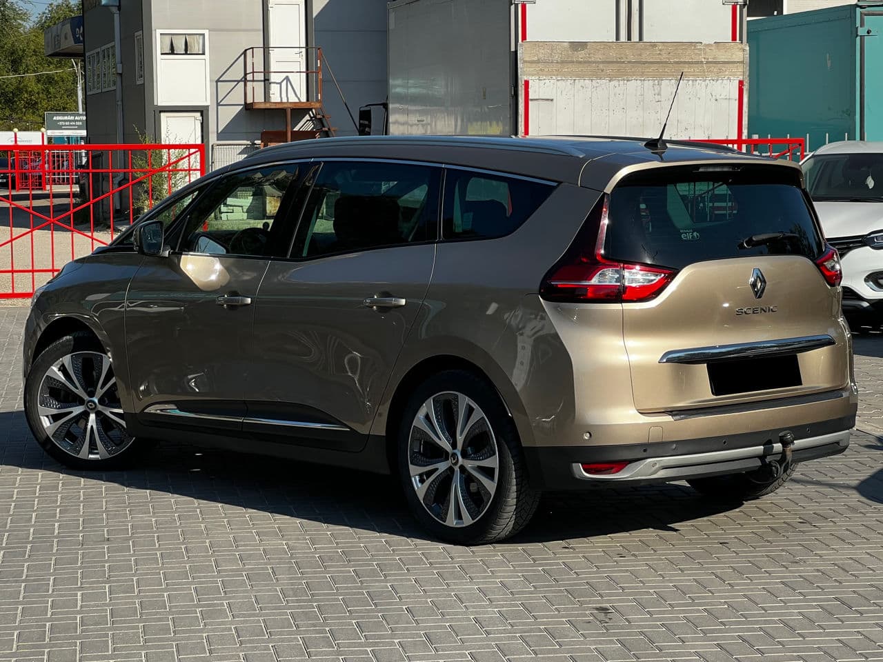Renault Grand Scenic 2018 — Миниатюра 2