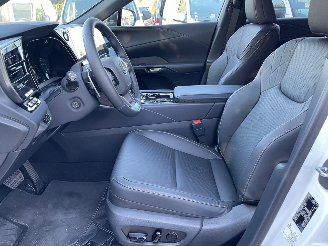 Lexus RX 450h 2025 — Миниатюра 7