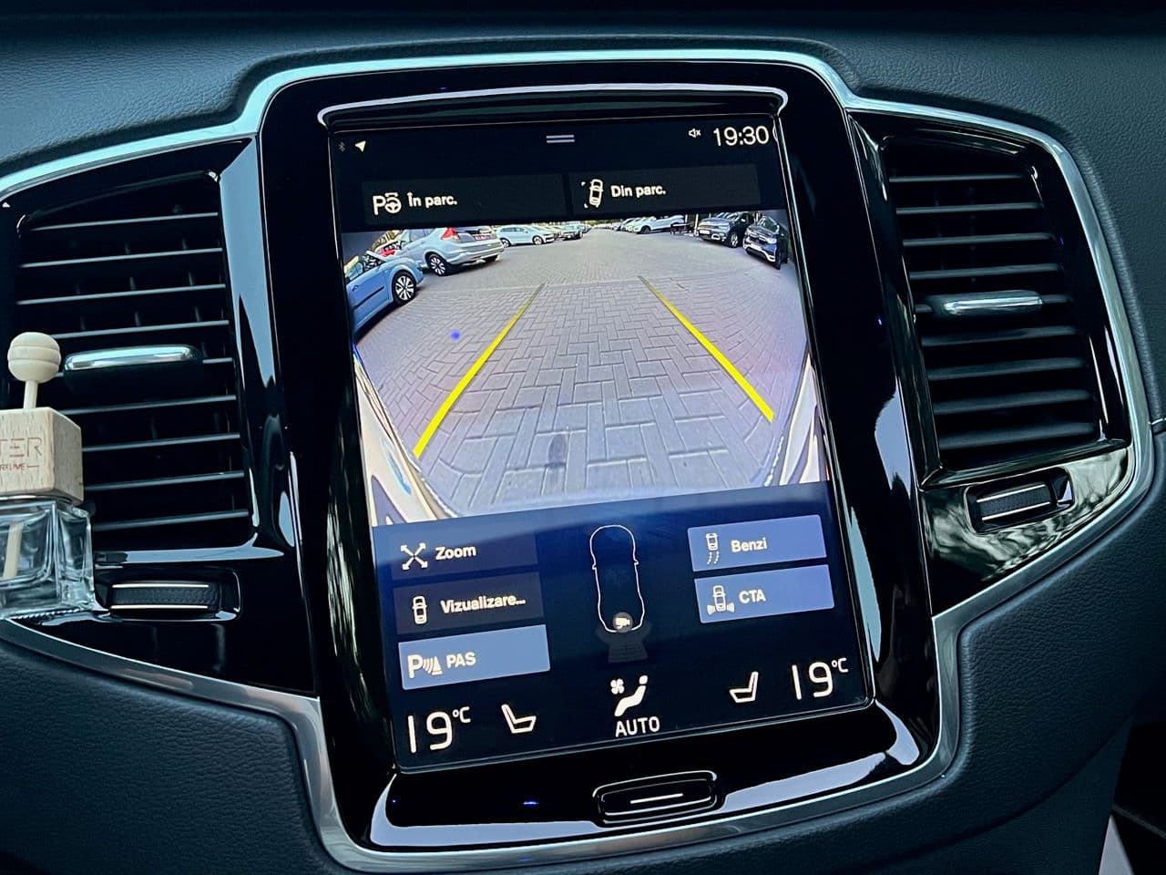 Volvo XC 90 2018 — Миниатюра 13