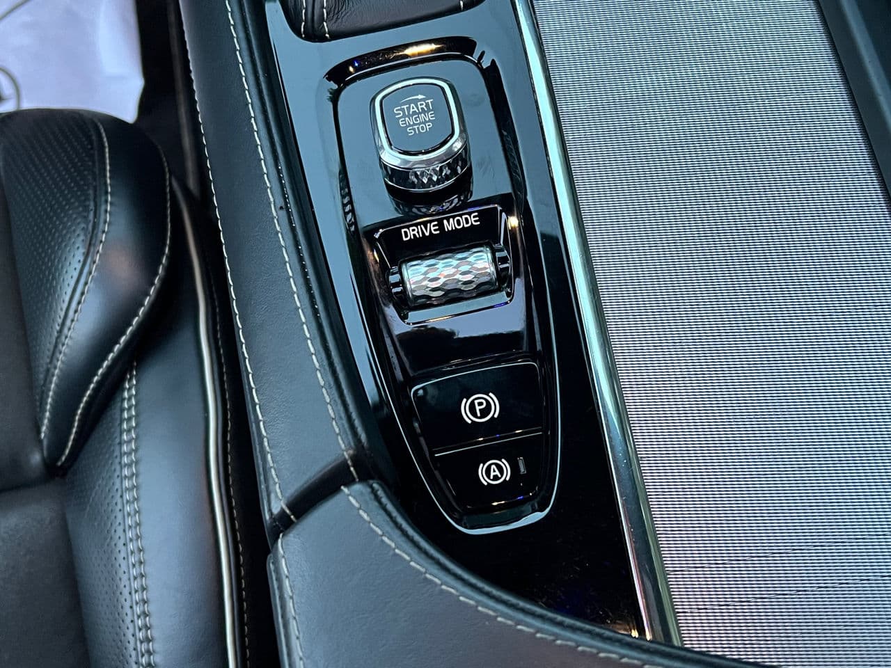 Volvo XC 90 2018 — Миниатюра 18