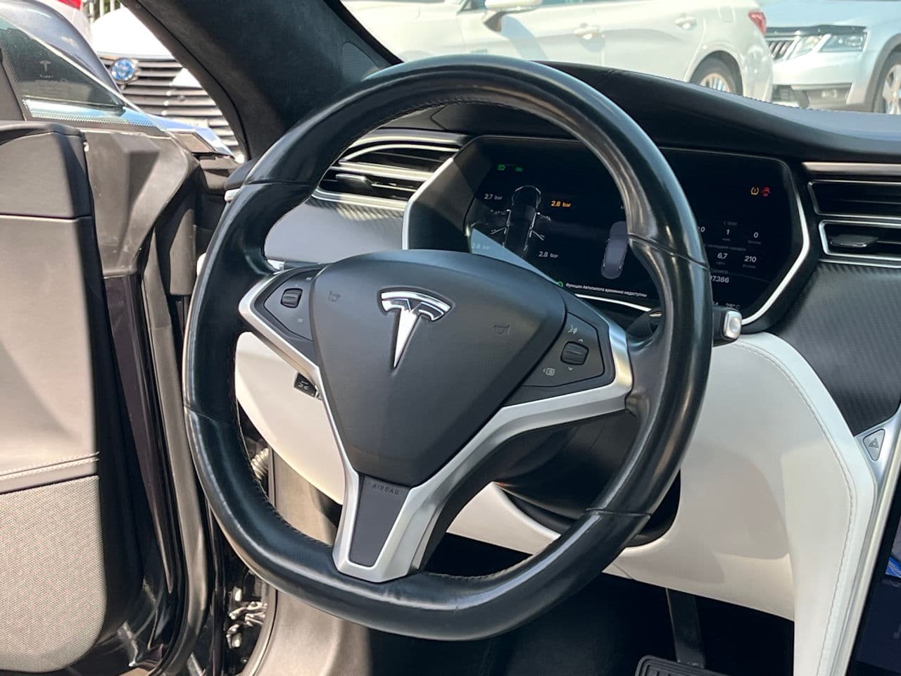 Tesla Model S 2017 — Миниатюра 8