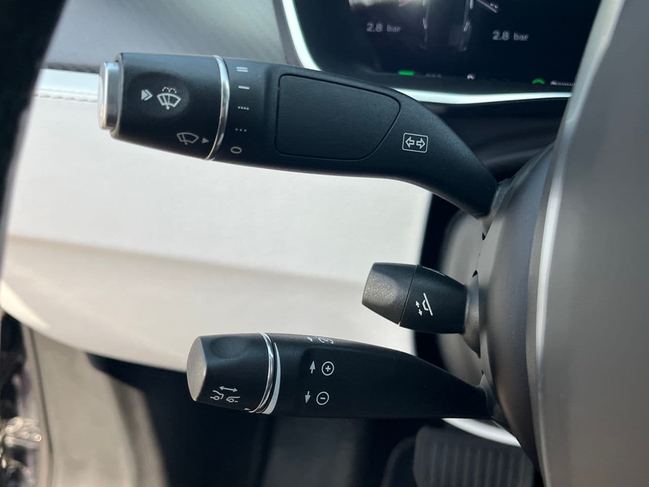 Tesla Model S 2017 — Миниатюра 9