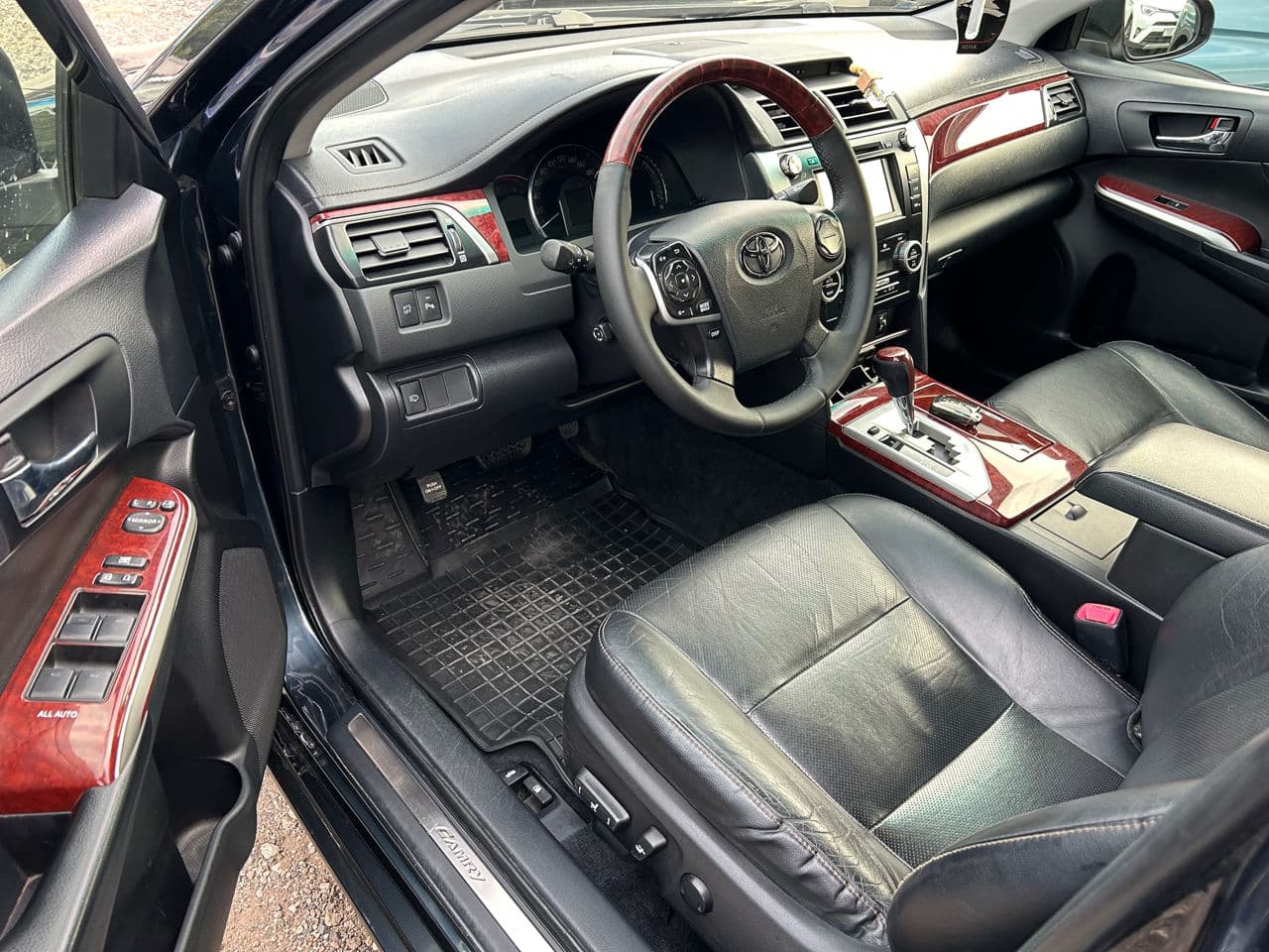 Toyota Camry 2011 — Миниатюра 5