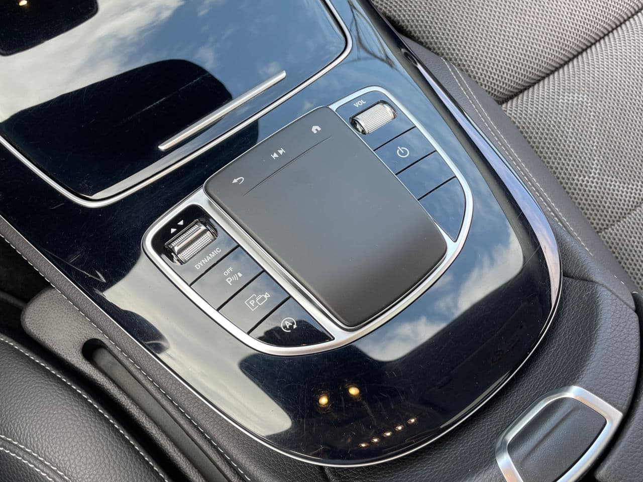 Mercedes E 220 2023 — Миниатюра 15