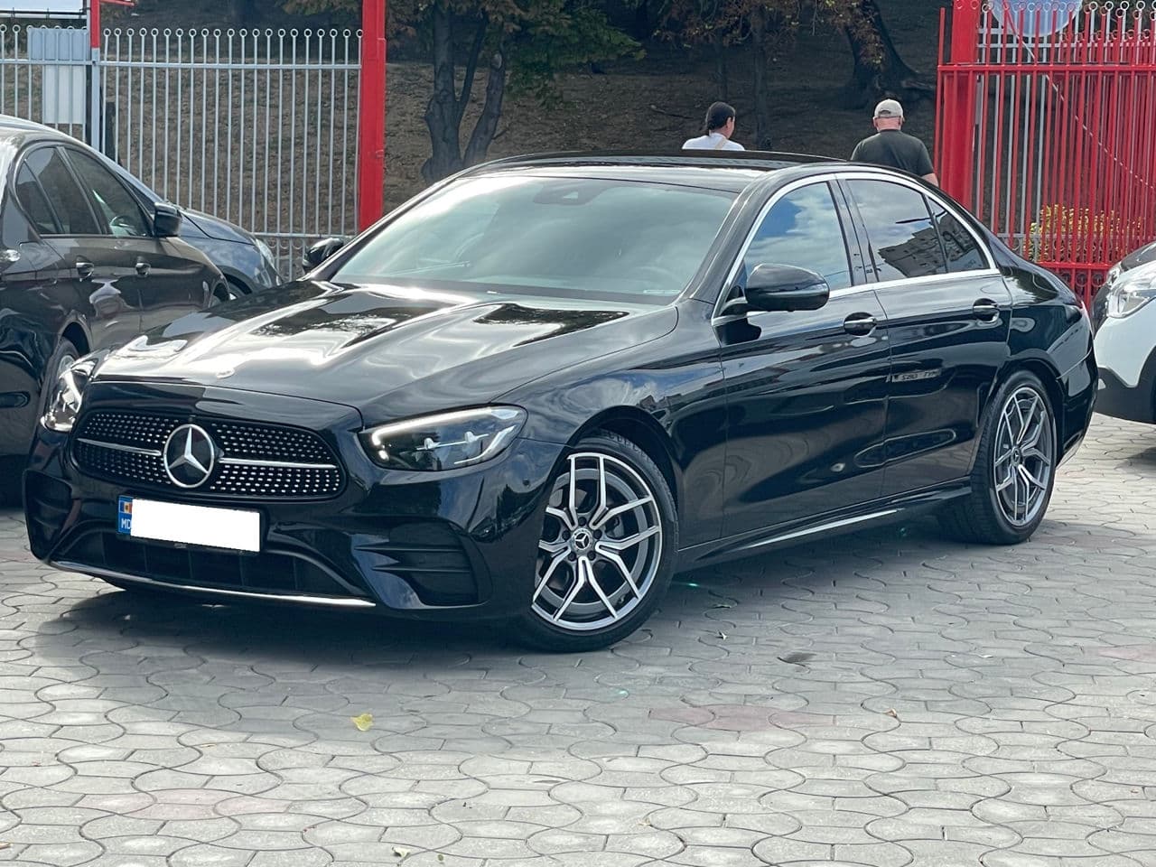 Mercedes E 220 2023 — Миниатюра 2