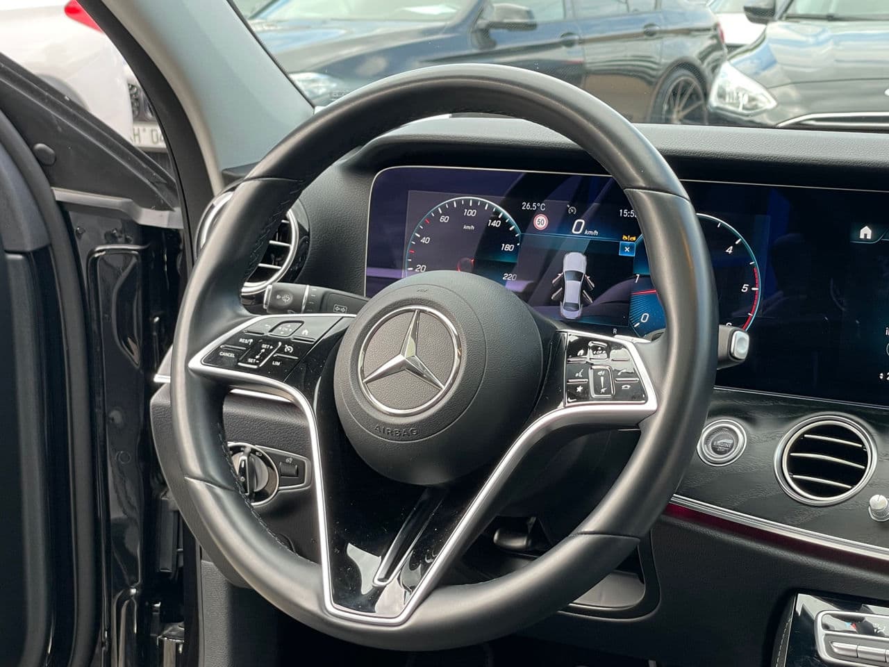 Mercedes E 220 2023 — Миниатюра 9