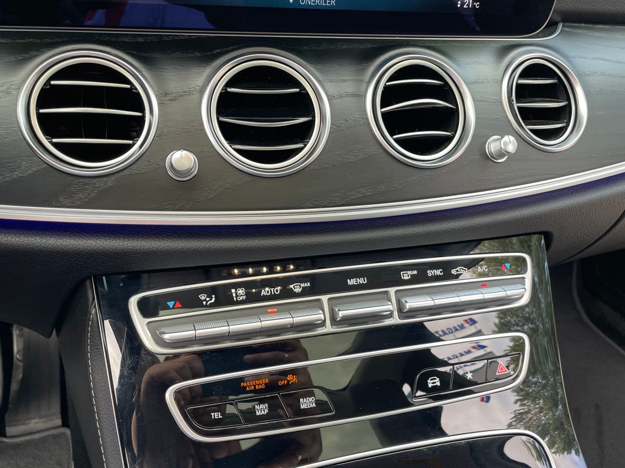 Mercedes E 220 2023 — Миниатюра 14