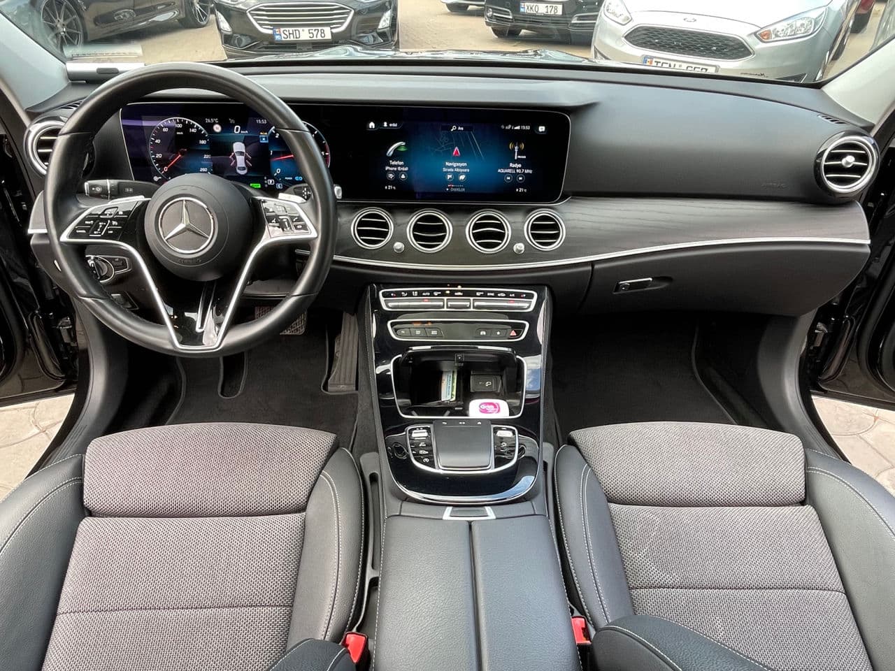 Mercedes E 220 2023 — Миниатюра 7