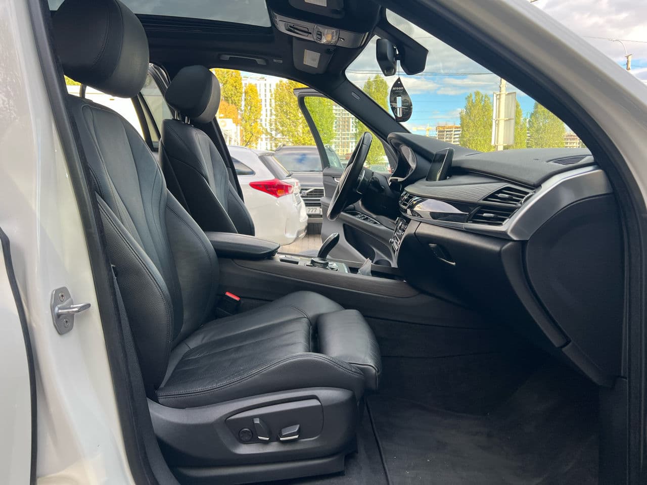 BMW X5 4.0e 2016 — Миниатюра 26