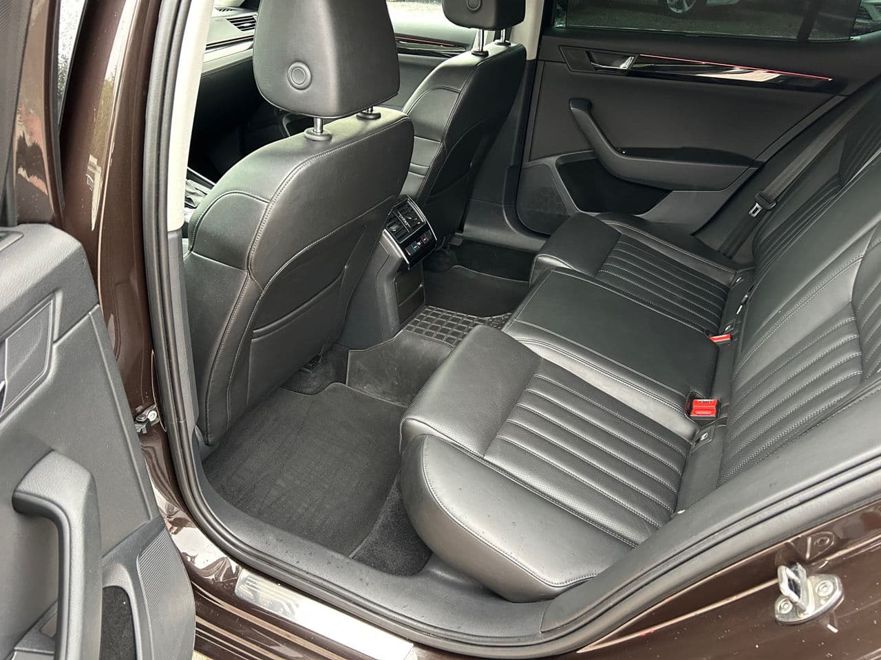 Skoda Superb 2018 — Миниатюра 18