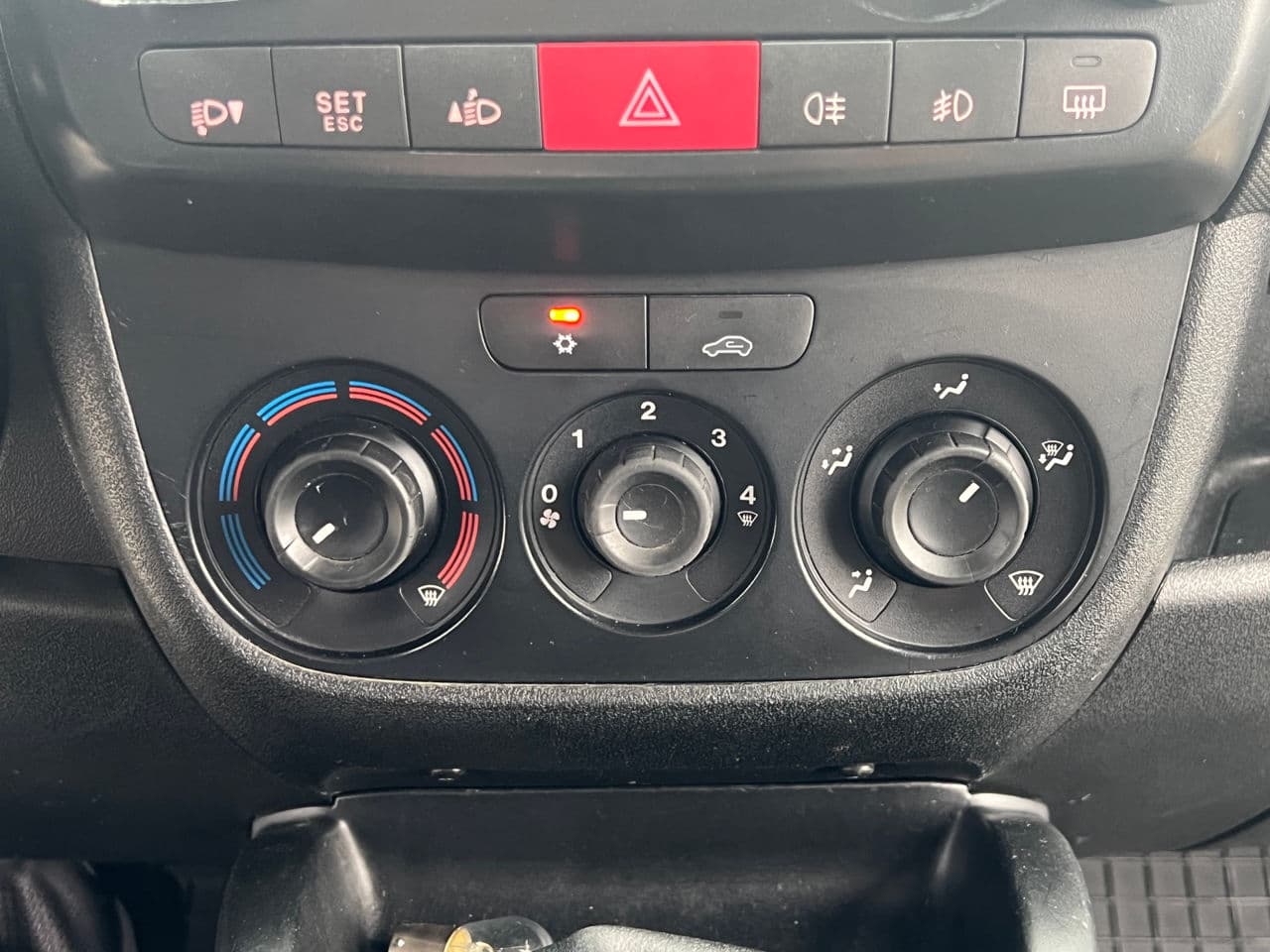 Opel Combo 2015 — Миниатюра 9