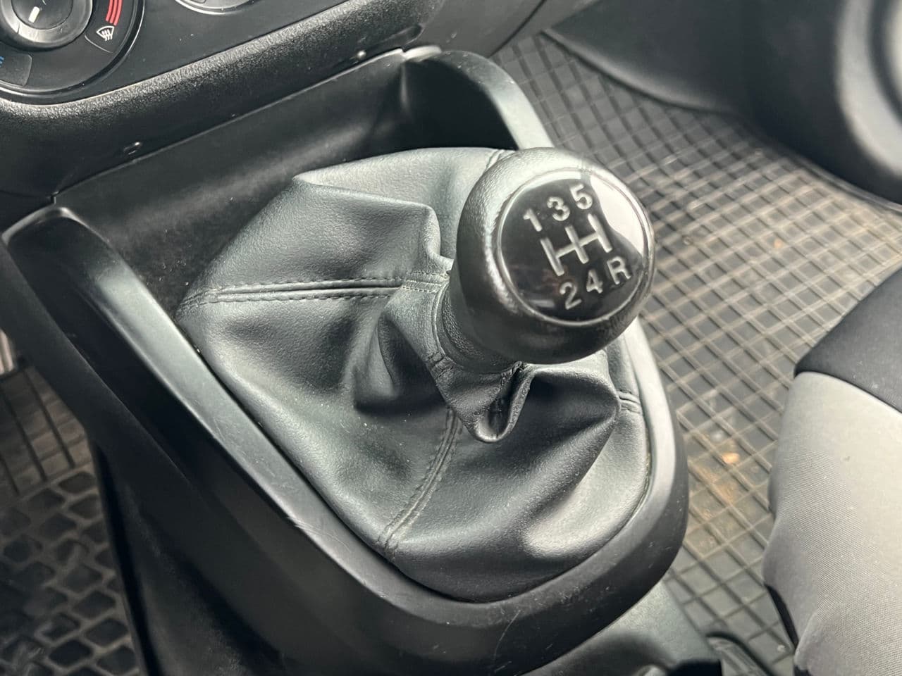 Opel Combo 2015 — Миниатюра 10