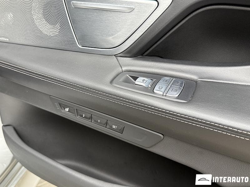 2021 BMW 750 — Miniatură 23