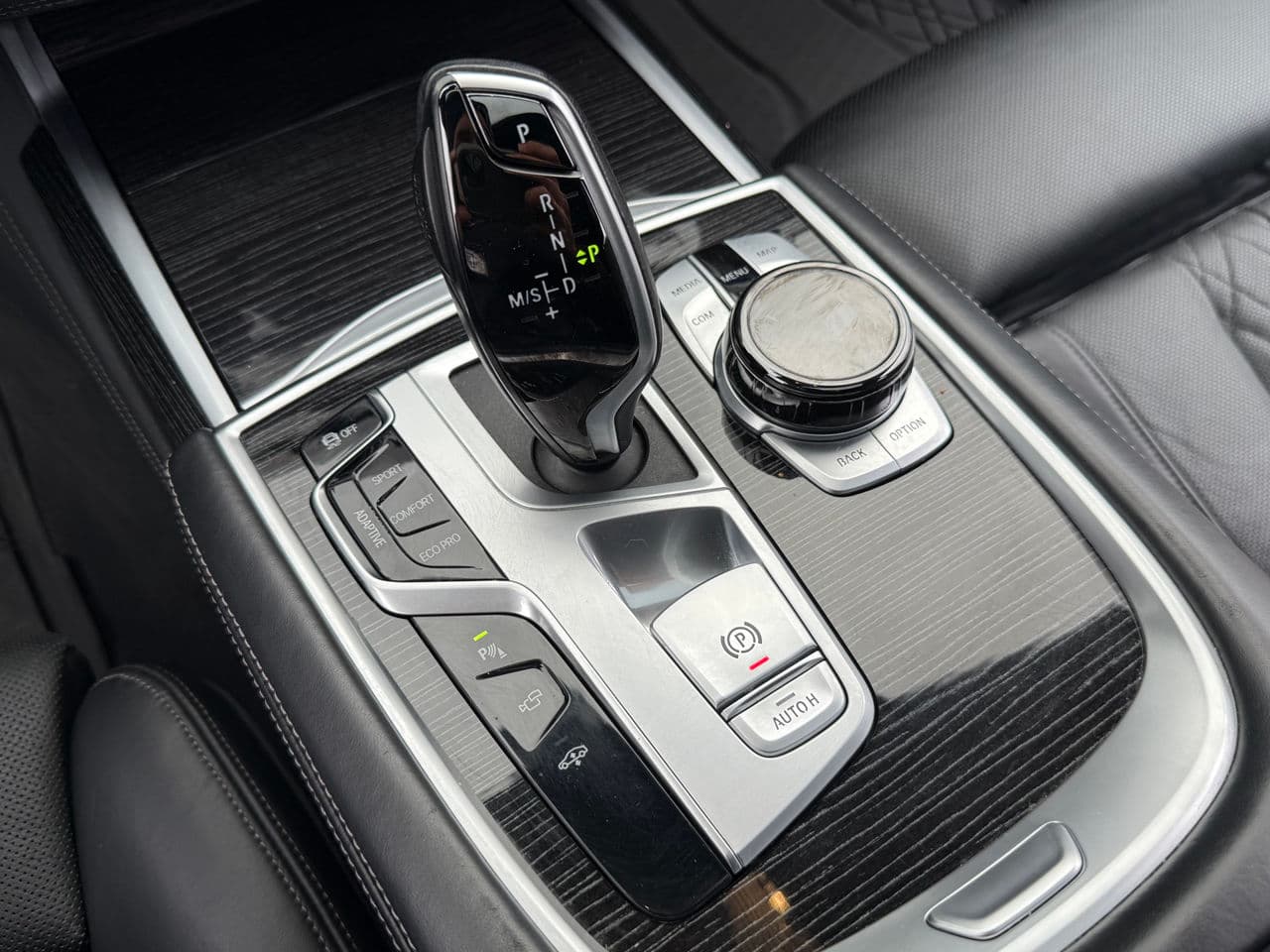 2021 BMW 750 — Miniatură 16