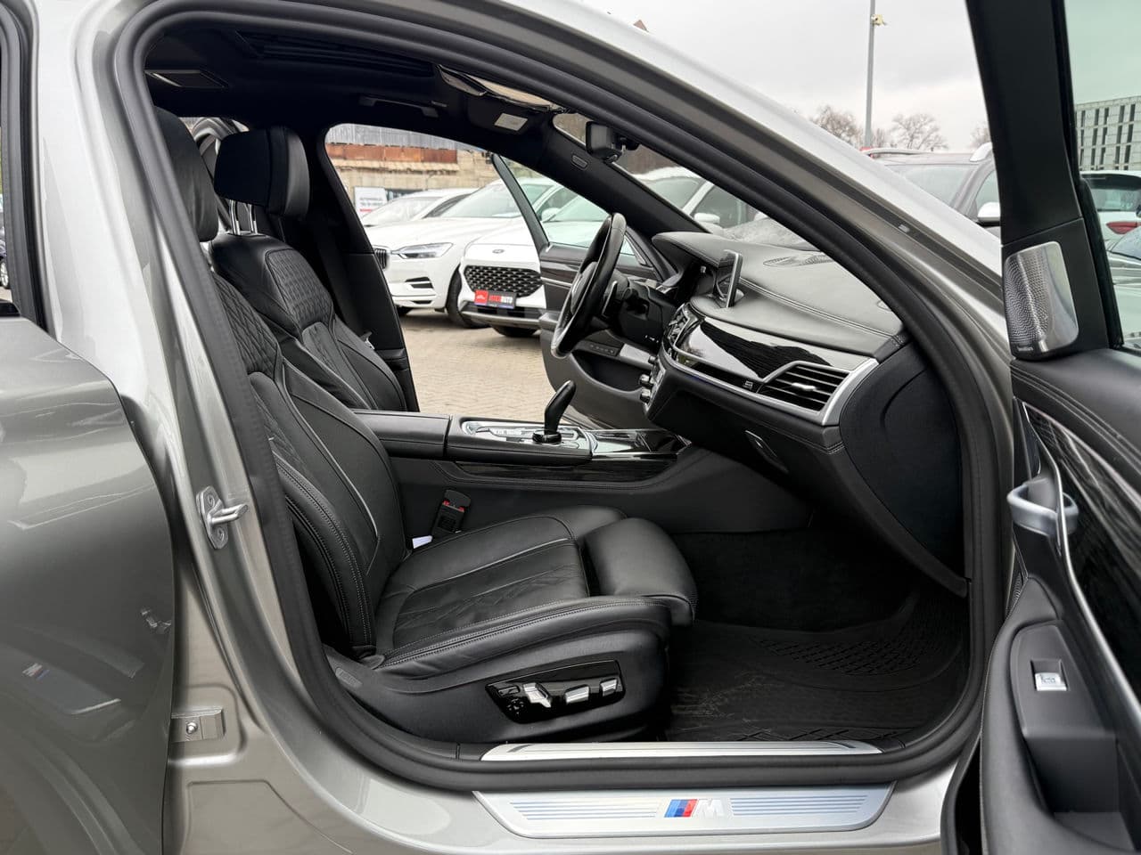2021 BMW 750 — Miniatură 24