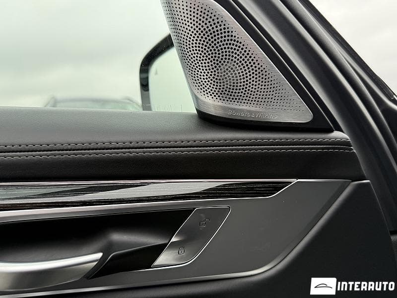 2021 BMW 750 — Miniatură 31
