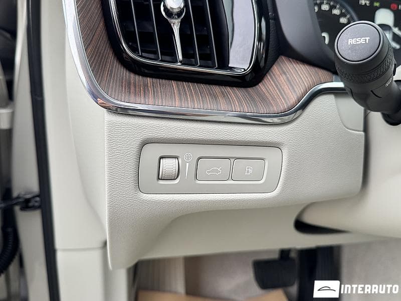 Volvo XC 60 2018 — Миниатюра 27