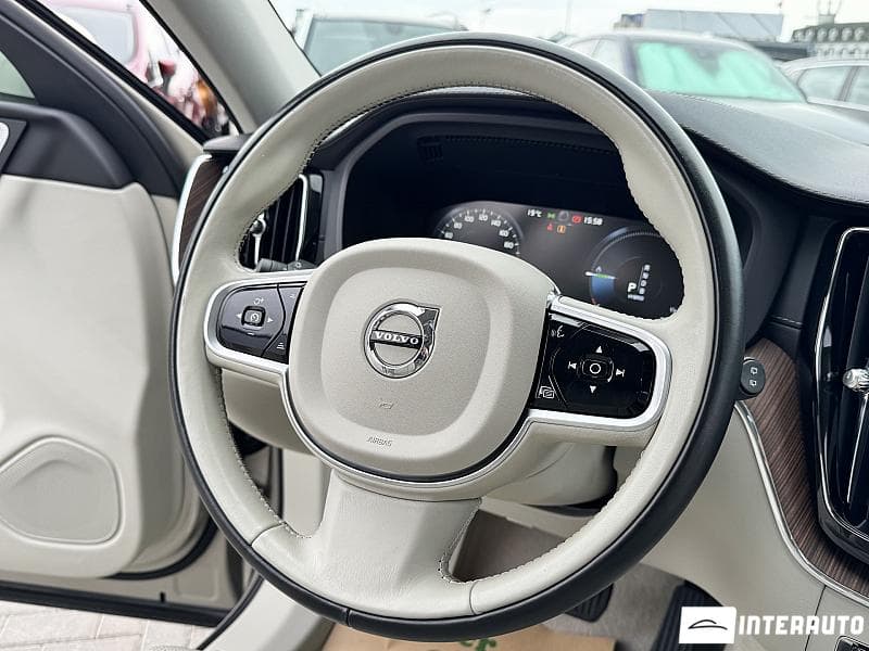 Volvo XC 60 2018 — Миниатюра 9