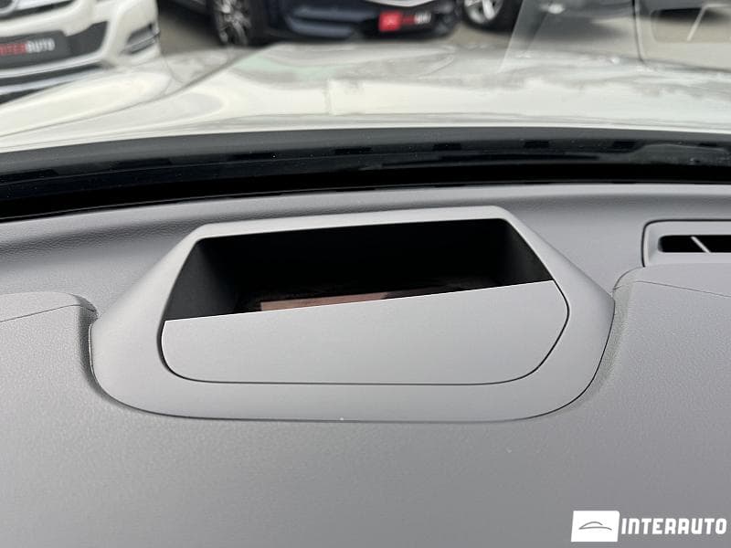 Volvo XC 60 2018 — Миниатюра 8