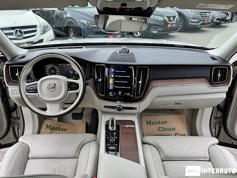 Volvo XC 60 2018 — Миниатюра 7