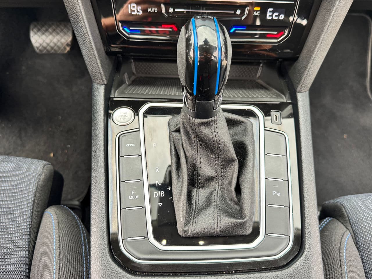 Volkswagen Passat GTE 2021 — Миниатюра 12