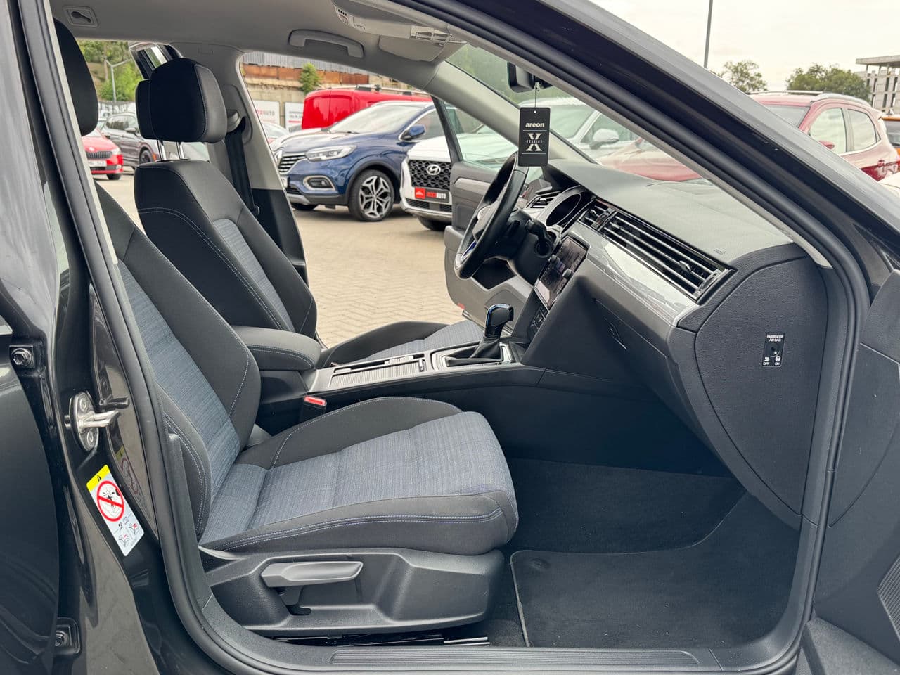 Volkswagen Passat GTE 2021 — Миниатюра 15