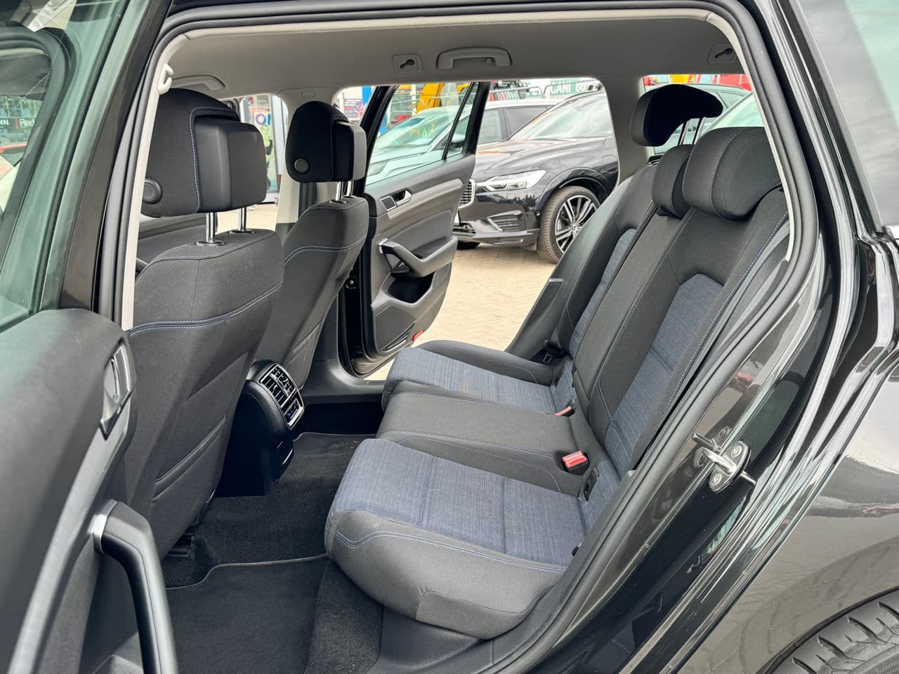 Volkswagen Passat GTE 2021 — Миниатюра 13