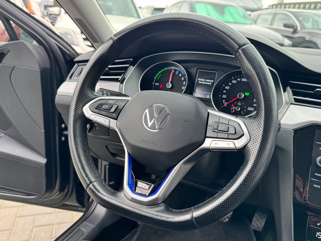 Volkswagen Passat GTE 2021 — Миниатюра 7